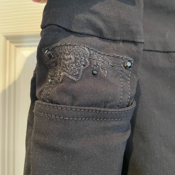 Women’s black trousers with embroidered pockets - Picture 3 of 5